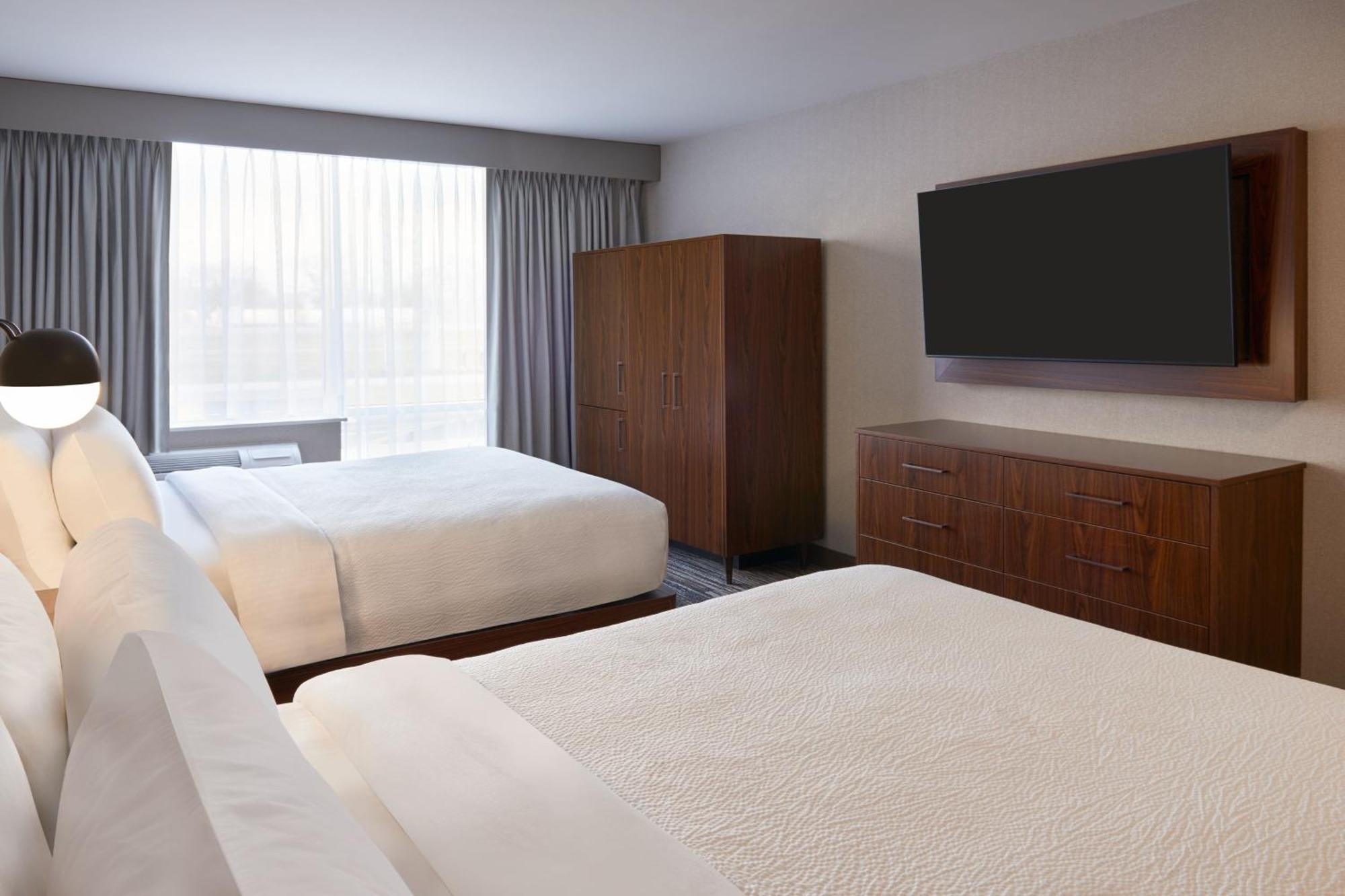 Hotel Four Points By Sheraton Point Edward 4*